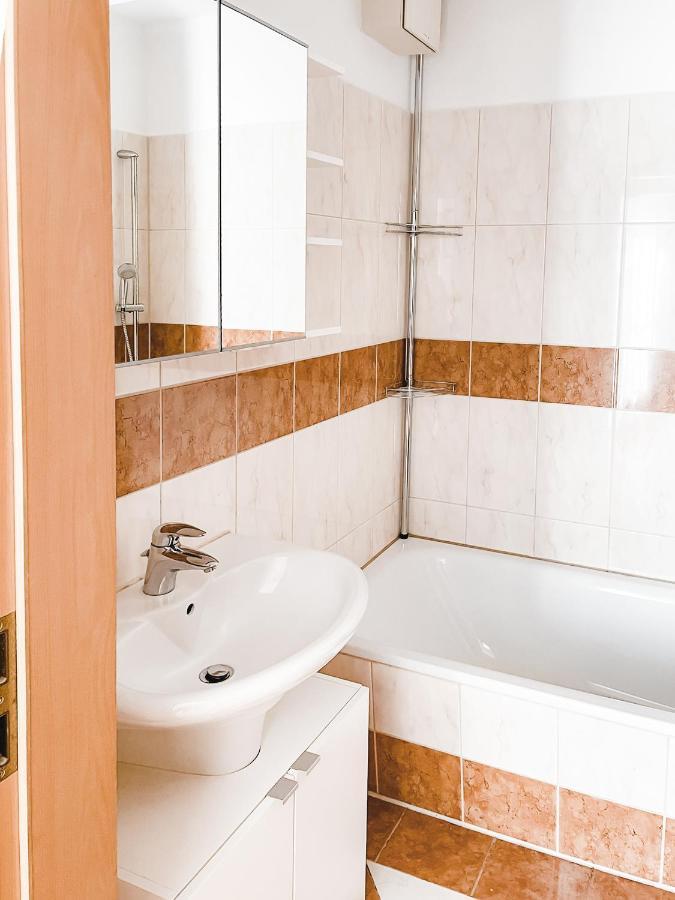 Schoene Wohnung, Eigene Terrasse, Privater Parkplatz, Wi-Fi, Waschmaschine, 3P Хемниц Экстерьер фото